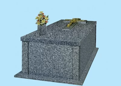 Sarcófago grada alta sencilla Ref. 17A en granito Jaspe