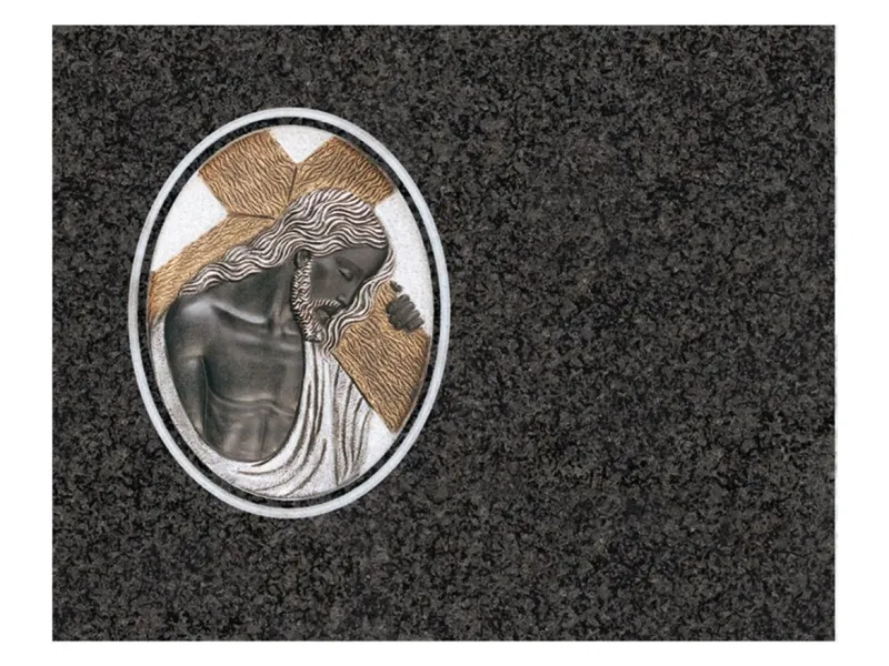 Lápida de nicho Ref.5018 en granito Sudáfrica con Nazareno tallado